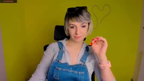 Mishelle online show from April 27, 3:09 pm