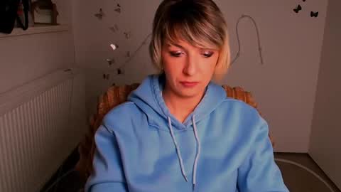 Mishelle online show from May 1, 3:39 pm