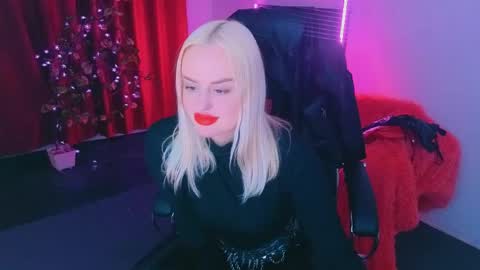 miss_alice_silver online show from May 3, 7:20 pm