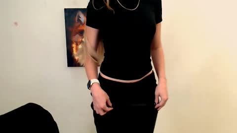 Snapshot of miss_angelina_ chatting on October 11, 7:13 am Angelina online show from October 11, 7:13 am