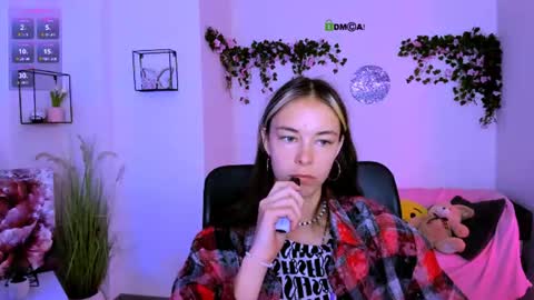 miss_courtney online show from June 28, 12:23 pm