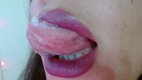 Miss Evoleth online show from August 4, 4:25 pm