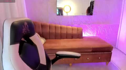 Isabella online show from June 22, 1:07 pm