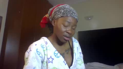 Miss Kiarrafit online show from October 31, 6:08 pm