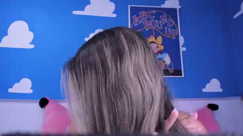 miss_lucyla online show from August 3, 11:05 am