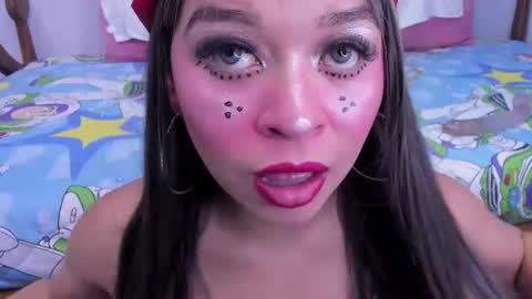 miss_lucyla online show from July 18, 11:23 am