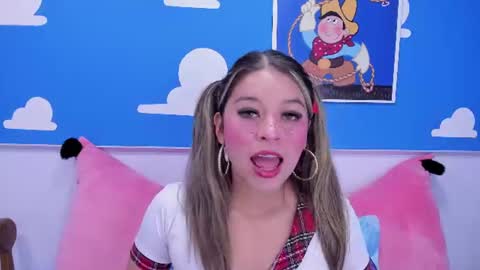 miss_lucyla online show from June 16, 11:03 am