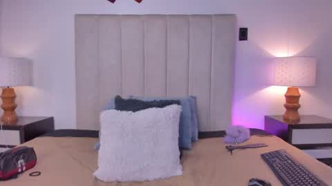 miss_milf_ online show from July 8, 8:01 pm