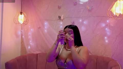  M E L A N I E  online show from March 8, 12:09 pm