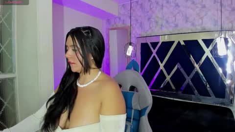  M E L A N I E  online show from March 10, 5:39 pm