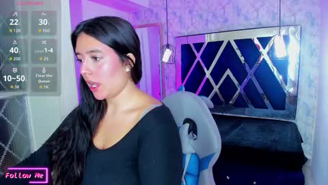  M E L A N I E  online show from March 15, 12:30 pm