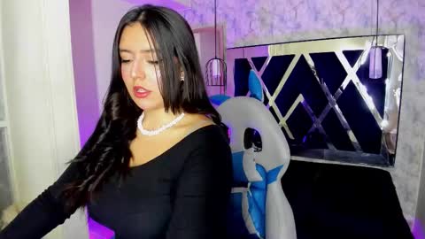  M E L A N I E  online show from March 7, 12:16 pm