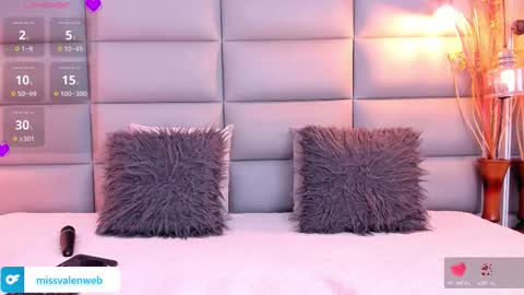 Snapshot of miss_valen_ chatting on October 18, 1:37 pm valentina online show from October 18, 1:37 pm