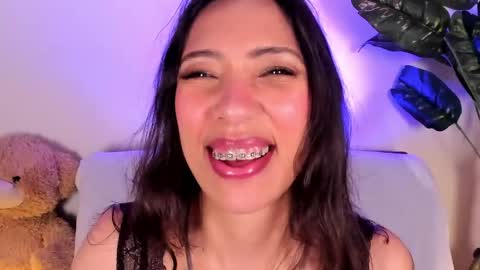 Miss Veronica online show from May 5, 1:17 pm