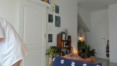 Alexandra Thorn online show from March 17, 10:20 am