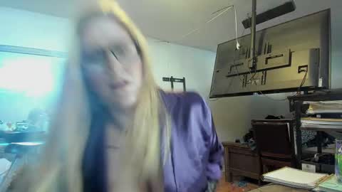 missandsircum online show from March 3, 7:49 pm