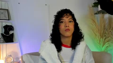 Sara Vanegas online show from August 4, 12:45 pm