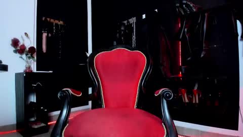 Snapshot of missdarklady chatting on February 15, 12:48 am Missdarklady online show from February 15, 12:48 am