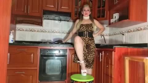 Snapshot of missescarleth chatting on September 20, 3:31 am Escarlet online show from September 20, 3:31 am