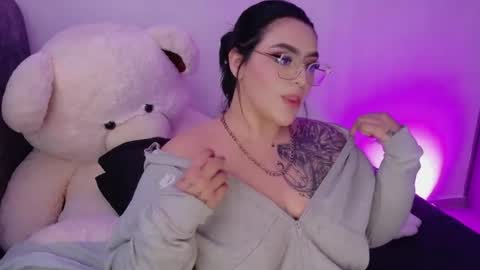 missevans_ online show from June 30, 9:35 pm