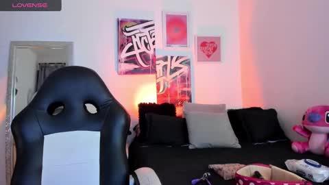 Annie online show from March 8, 1:39 am