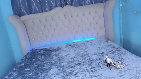 im your queen steffie online show from November 8, 4:15 am