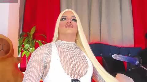 kassandra lazcano online show from April 28, 1:36 am