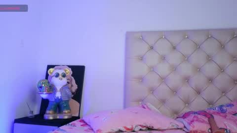 misskatiia online show from January 31, 12:29 pm