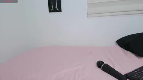 misskatiia online show from November 5, 10:17 am