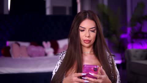 misskiarra online show from November 8, 9:12 am