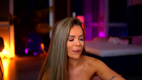 misskiarra online show from April 28, 7:18 pm