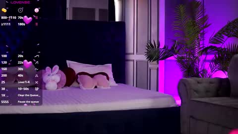 misskiarra online show from September 18, 5:00 am