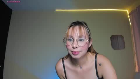 Kimberly Alejandra online show from April 28, 11:31 pm