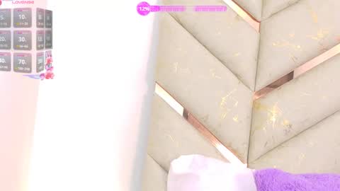 lyly  independient model online show from October 9, 2:22 pm