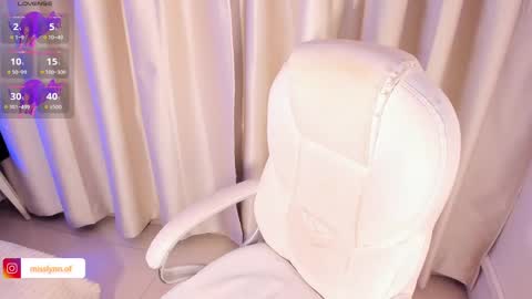 i am lyn online show from November 17, 2:36 am