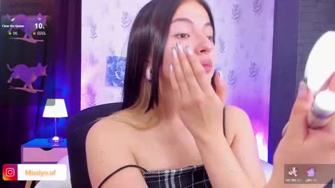 Snapshot of misslynn_ chatting on February 28, 1:47 am i am lyn online show from February 28, 1:47 am