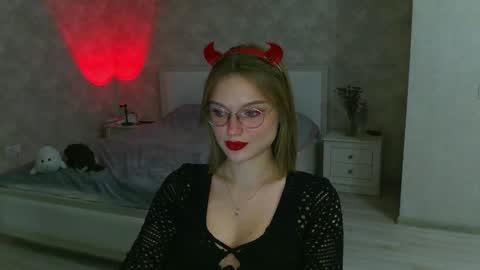OneGoddess online show from October 24, 6:52 pm