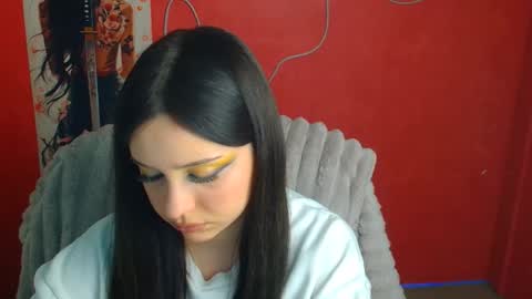 Mia online show from May 4, 11:28 am