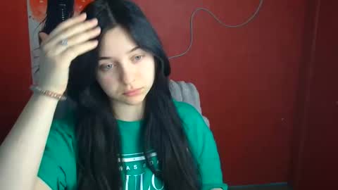 Mia online show from May 1, 11:37 am