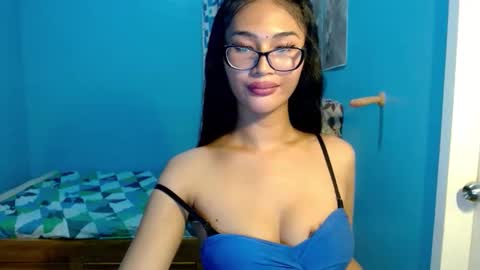 missminervaa online show from May 12, 4:49 pm