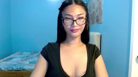 missminervaa online show from May 19, 8:27 pm