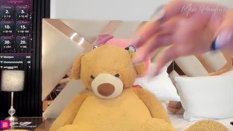 Snapshot of misspaulina__ chatting on February 1, 5:39 am Pau Giraldo online show from February 1, 5:39 am