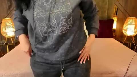 missrossi online show from April 25, 1:13 pm