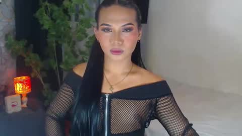 misstrishontop online show from December 6, 12:33 pm