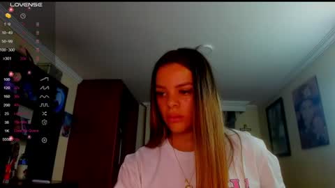 missvalery1 online show from June 18, 11:10 pm