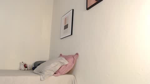 missvirggii online show from March 9, 6:12 pm