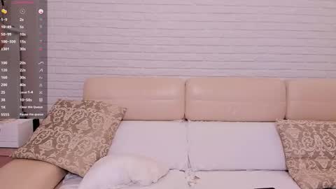 missxcaprice online show from March 11, 4:15 am