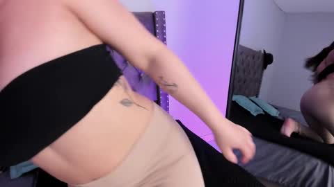 Snapshot of missy_davis chatting on September 18, 10:03 pm Miss online show from September 18, 10:03 pm