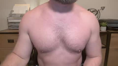 Snapshot of mister_dilf chatting on October 18, 6:12 pm MISTER DILF online show from October 18, 6:12 pm