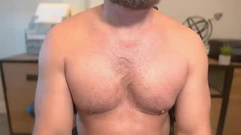 Snapshot of mister_dilf chatting on October 12, 2:20 pm MISTER DILF online show from October 12, 2:20 pm